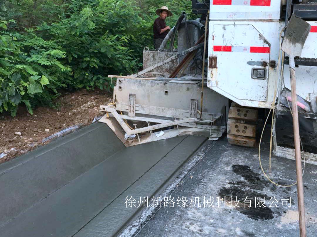 混凝土攤鋪機的施工技術(shù)、安全操作